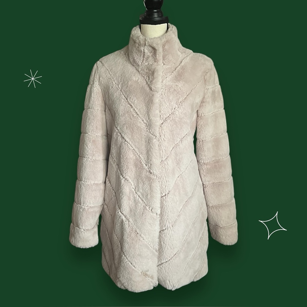 *** SOLD ***Klein Chevron Faux Fur Champagne Cream Coat. SZ.S - Picture 3 of 11